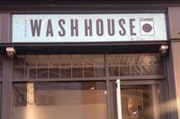 Sstt! Di Tempat <i>Laundry</i> Ini Ternyata Ada Bar Rahasia yang Tersembunyi