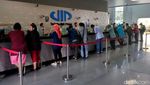 Ramai-ramai Tukar Dolar di Money Changer