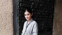 Polesan makeup natural membuat kecantikannya semakin terpancar. Dok. Instagram/naymirdad