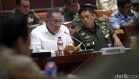 Komisi I DPR RI mengadakan rapat bersama Menteri Pertahanan Ryamizard Ryacudu dan jajarannya guna membahas rencana ratifikasi perjanjian pertahanan antara Indonesia dan pemerintah Papua Nugini.