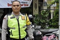 Cerita Kesigapan Brigadir Dikri Tandu Wanita Hamil di Sukabumi