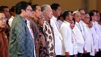 Hadir di penutupan rakornas tersebut Menteri Koordinator bidang Perekonomian Darmin Nasution, Menteri Perdagangan Enggartiasto Lukita, Menteri dan Perindustrian Airlangga Hartarto serta kabinet kerja lainnya. Foto: dok. KADIN