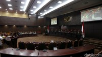 Suasana sidang uji materil UU Pemilu Nomor 7/2017 tentang aturan ambang batas pencalonan presiden.