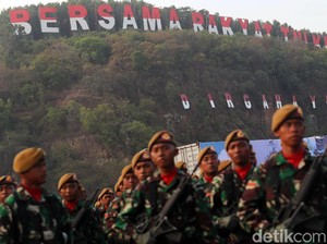 Dirgahayu TNI! Bersama Rakyat TNI Kuat
