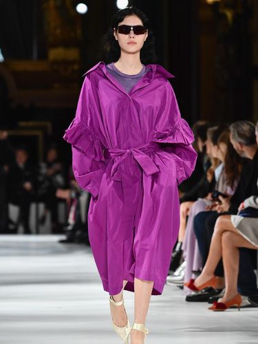 Stella McCartney Sulap 'Sampah' Jadi Busana Modis di Paris Fashion Week