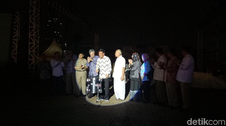 Resmikan Patung Menembus Batas, Djarot Ajak Warga Tebar Perdamaian Resmikan Patung Menembus Batas, Djarot Ajak Warga Tebar Perdamaian
