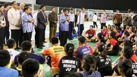JK kembali mengingatkan bahwa hanya ada dua hal yang dapat mengibarkan bendera Merah-Putih di Indonesia. Pertama, kehadiran presiden di luar negeri; dan kedua, kemenangan para atlet. Dok. PBSI.