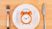 Diet keto Anda akan lebih maksimal dengan puasa. Dokter atau ahli diet biasanya meminta pelaku diet keto untuk puasa 13,5 jam sampai 15 jam di antara waktu makan malam dan sarapan. Sambil tidur malam, puasa ini akan lebih mudah. Foto: ilustrasi/thinkstock