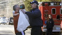 Seorang pemuda berumur 20 tahun membunuh ibunya di kota Newtown, Connecticut, pada Desember 2012 sebelum pergi menuju Sekolah Dasar Sandy Hook. Foto: Getty Images