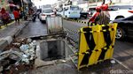 Awas! Galian Saluran Air di Jatinegara Masih Menganga