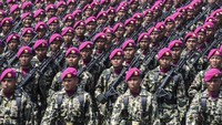 Puncak peringatan hari ulang tahun (HUT) ke-72 TNI akan dilaksanakan di Dermaga Pantai Indah Kiat, Cilegon, Banten. Untuk itu, TNI menggelar geladi bersih sebagai persiapan. Foto: ANTARA Foto
