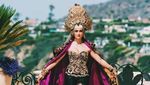 Agnez Mo Tampil Seksi dengan Batik
