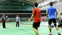 Begini keseruan JK saat menantang pasangan Tontowi Ahmad/Liliyana Natsir. Dok. PBSI.