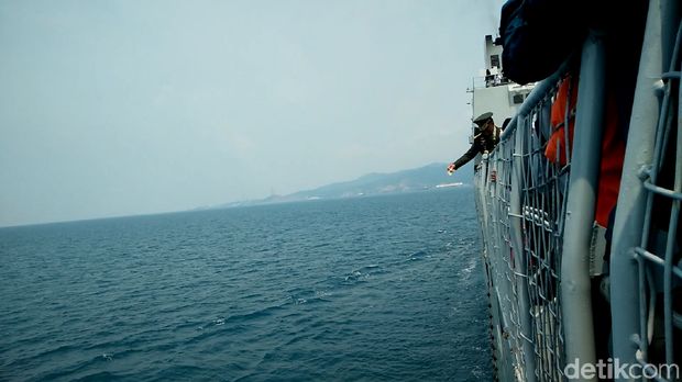 Panglima TNI Gelar Tabur Bunga di Selat Sunda