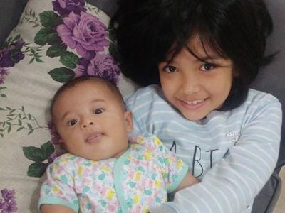 Kalau Kakak dan Adik Akur Begini, Bunda Senang Deh 