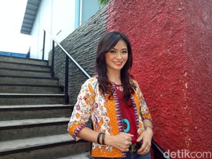 Puspa Dewi Ungkap Rahasia Kecantikannya di Usia 50 Tahun