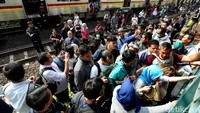Hal ini dilakukan karena KRL berhenti bukan di stasiun.