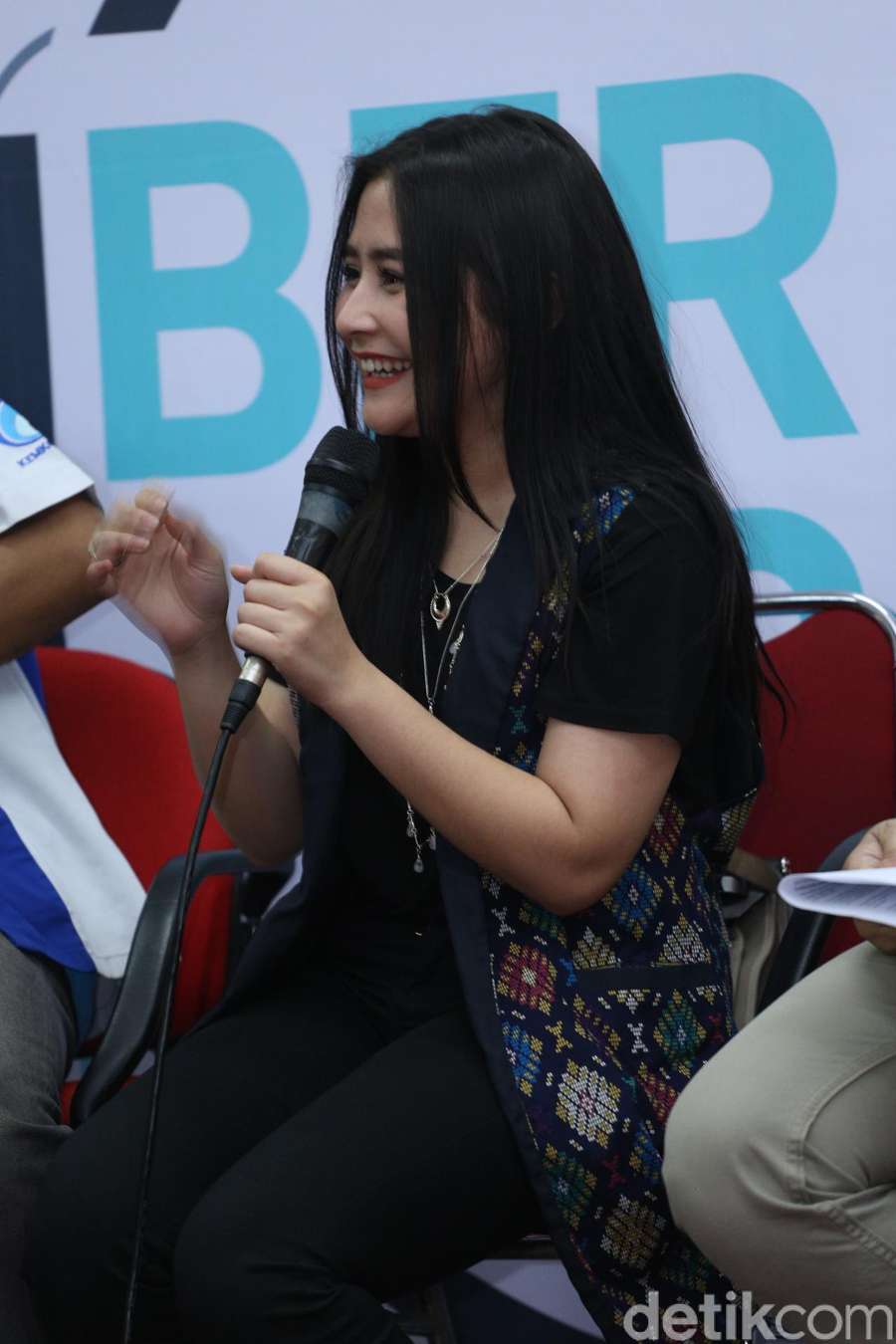 Prilly Latuconsina yang Makin Dewasa