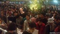 Dalam memperingati Hari Kopi Internasional tanggal 1 Oktober dan Hari Batik Nasional 2 Oktober, pada Senin (2/10) malam berlangsung event Malioboro Coffee Night. Ribuan pecinta kopi berkumpul di Malioboro Yogyakarta.