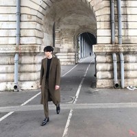 Netizen menyebut Lee Dong Wook telah menghadirkan lagi kharisma Grim Reaper, karakter malaikat maut yang diperankannya di serial drama populer Goblin. Foto: Instagram