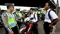 Razia tersebut digelar untuk sejumlah kendaraan bermotor yang belum membayar pajak kendaraan.