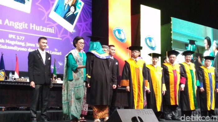 Sri Mulyani Wisuda Ribuan Mahasiswa STAN