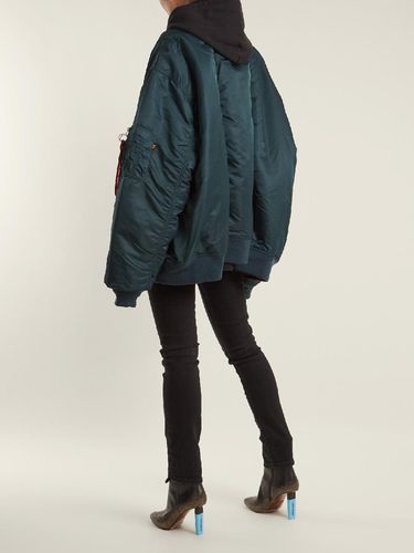 Unik, Sepatu dengan Hak dari Stabilo Dijual Seharga Rp 22 Juta