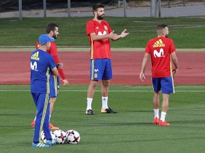 Menyiuli Pique, Menyulitkan Spanyol
