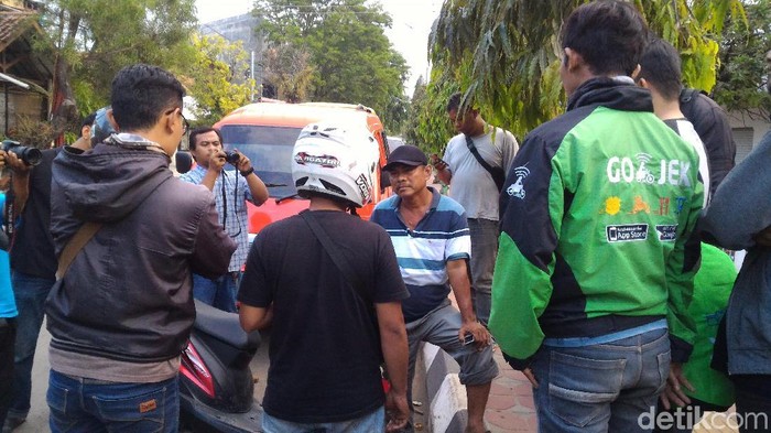 Sopir Angkot Sweeping Ojek Online di Pekalongan