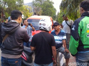 Sopir Angkot Sweeping Ojek Online di Pekalongan
