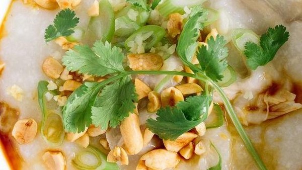 Yuk, Sarapan Bubur Oriental yang Hangat Mengenyangkan Ini!