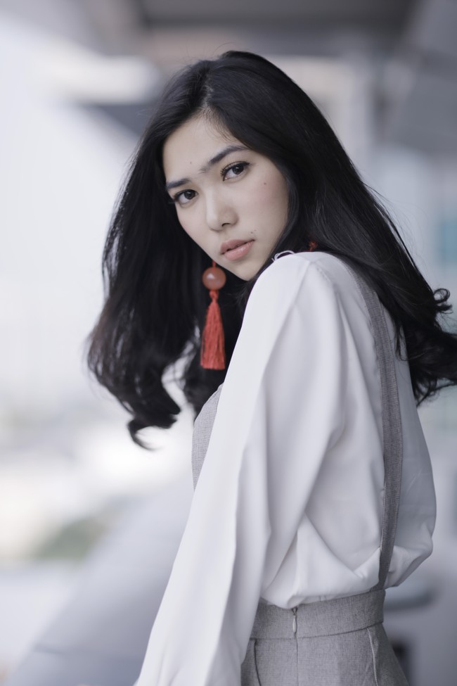 Berbicara mengenai penyanyi solo wanita bertalenta dan inspiratif, Isyana Sarasvati tentu masuk sebagai salah satunya. Sebelum jadi penyanyi pop di Indonesia, ia sempat bernyanyi opera di Singapura. Isyana juga merupakan salah satu musisi yang menulis semua lagunya sendiri. Foto: Asep Syaifullah/detikHOT