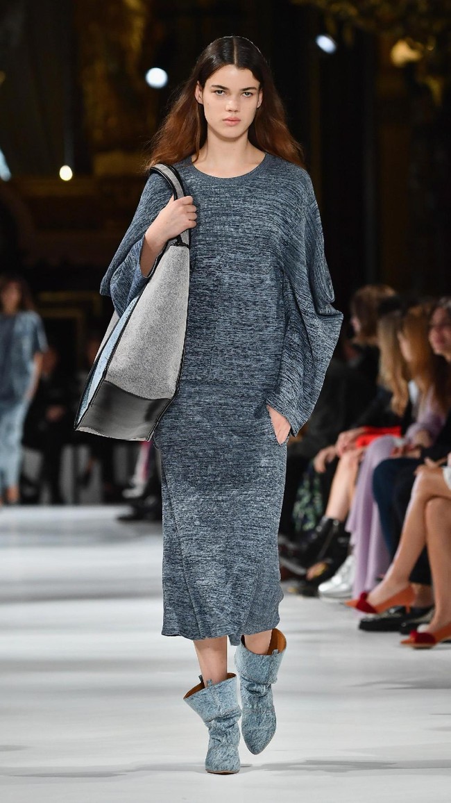 A model walks the runway during the Stella McCartney show as part of the Paris Fashion Week Womenswear Spring/Summer 2018 on October 2, 2017 in Paris, France.  (Photo by Pascal Le Segretain/Getty Images)