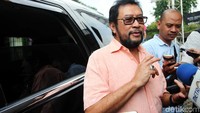 Yorrys menegaskan belum ada pembahasan mengenai surat pencopotan dirinya.