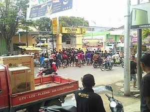 Suporter Bola Diamankan, Massa Diduga Pesilat Kepung Polsek