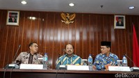 Rapat tersebut juga membahas kasus First Travel.