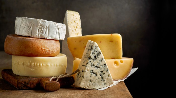 Keju yang mempunyai karbohidrat bersih rendah antara lain brie lembut atau cheddar yang tidak sampai 2 gram per 100 gram penyajian. (Foto: Thinkstock) Keju yang mempunyai karbohidrat bersih rendah antara lain brie lembut atau cheddar yang tidak sampai 2 gram per 100 gram penyajian. (Foto: Thinkstock)