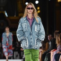 A model walks the runway during the Stella McCartney show as part of the Paris Fashion Week Womenswear Spring/Summer 2018 on October 2, 2017 in Paris, France.  (Photo by Pascal Le Segretain/Getty Images)