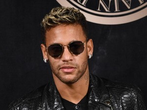 Foto: Momen Stylish Pesepakbola Termahal Dunia di Paris Fashion Week