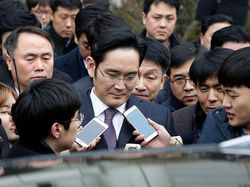 Pangeran Samsung Bungkukkan Badan Minta Maaf ke Publik