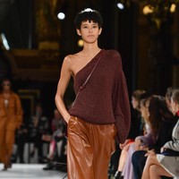 A model walks the runway during the Stella McCartney show as part of the Paris Fashion Week Womenswear Spring/Summer 2018 on October 2, 2017 in Paris, France.  (Photo by Pascal Le Segretain/Getty Images)