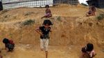 Anak-anak Rohingya Bertahan Hidup di Pengungsian