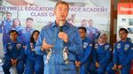 Ini Dia Guru yang Dilatih Sains dan Eksplorasi Luar Angkasa di AS