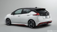 Nissan LEAF memiliki fitur yang membuat mobil ini bisa melaju sendiri dan juga parkir sendiri. Foto: Nissan
