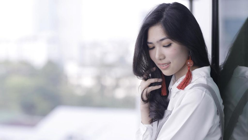 Isyana Sarasvati Ramaikan Bolder In 2 Years Celeb of The Month Isyana Sarasvati Ramaikan Bolder In 2 Years Celeb of The Month