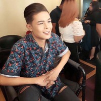 Namanya lantas menjadi viral. Dikabarkan dari Rappler, nama Xander Ford disebut setidaknya 100.000 kali di Twitter. Banyak yang memuji, tapi tak sedikit pula yang mengkritik. Mereka menyayangkan karena Xander tidak bangga menjadi dirinya sendiri. Kinda sad bc Marlou changed his looks to Xander Ford bc of bullying,agree w me or not people will love you bc of ur looks not of ur attitude, tulis seorang pengguna Twitter. (Foto: Facebook)