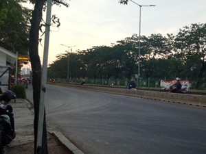 Ini Lokasi Pemotor Gotong Royong Lewati Pembatas Busway