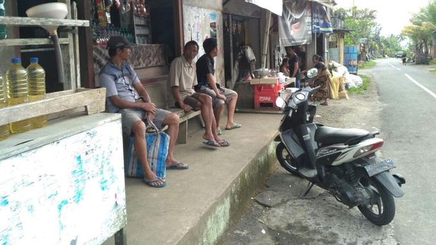 Warga mulai beraktifitas.