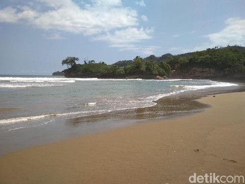 Pantai Pelang Trenggalek/