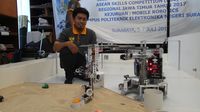 Robot Kreasi Mahasiswa PENS Surabaya Siap Berlaga di Abu Dhabi